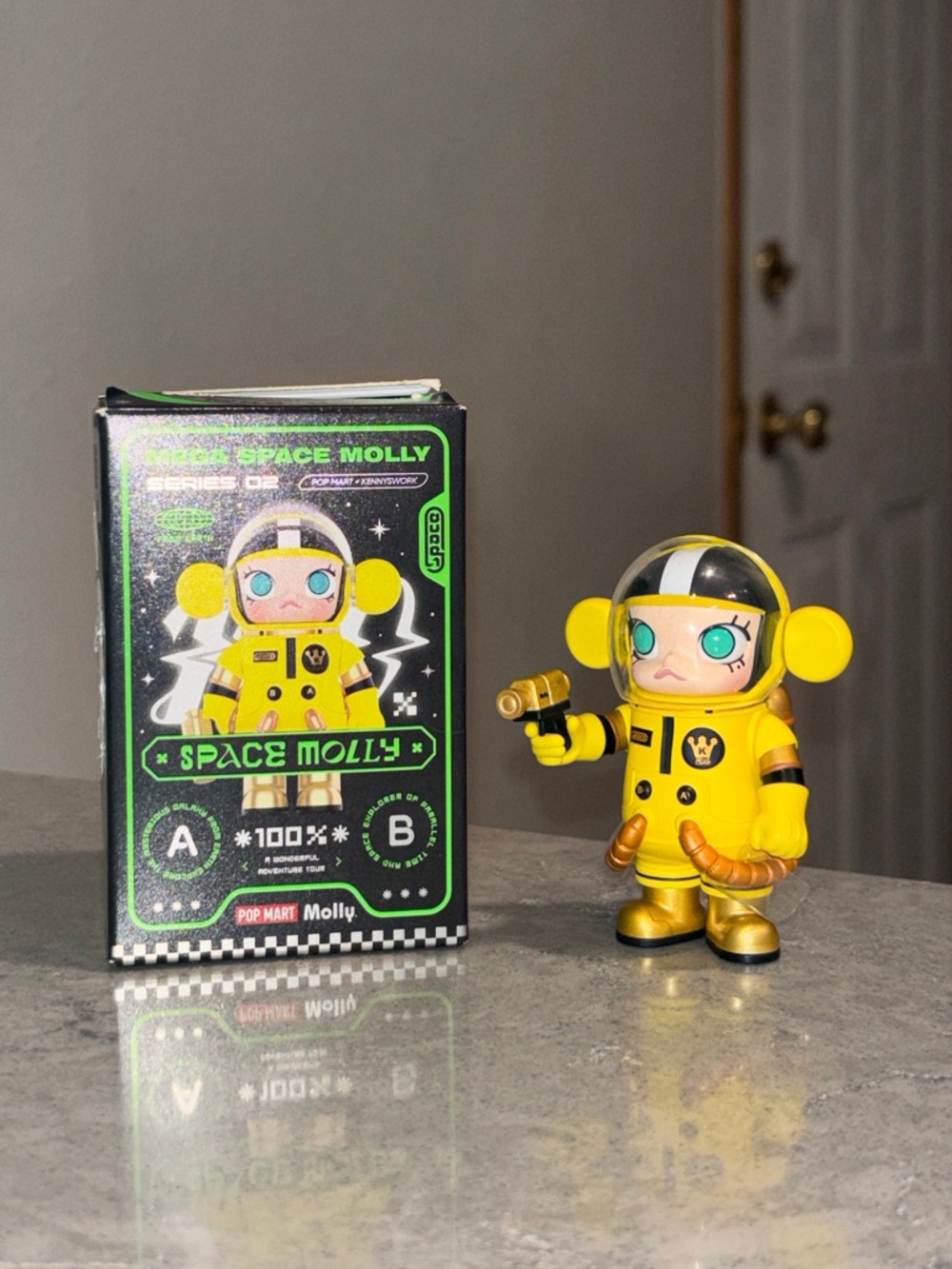 New Pop Mart Mega Space Molly 100%